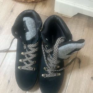 SOREL Kinetic Conquest Women’s Boots Size: 9